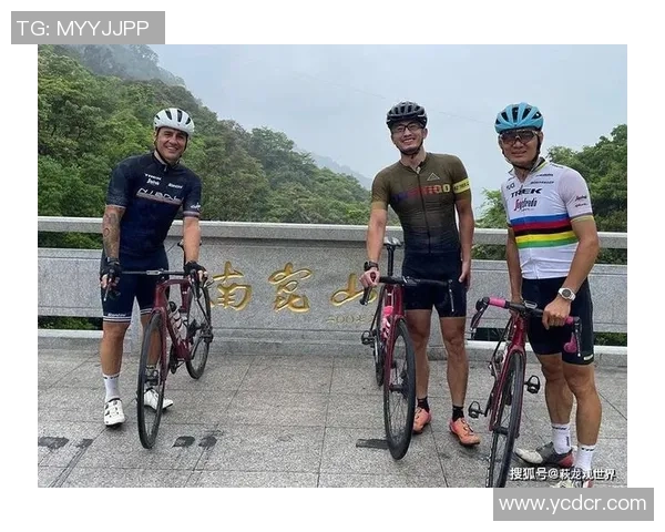 足球明星骑行探险，享受自然与运动的完美结合，释放压力与激情